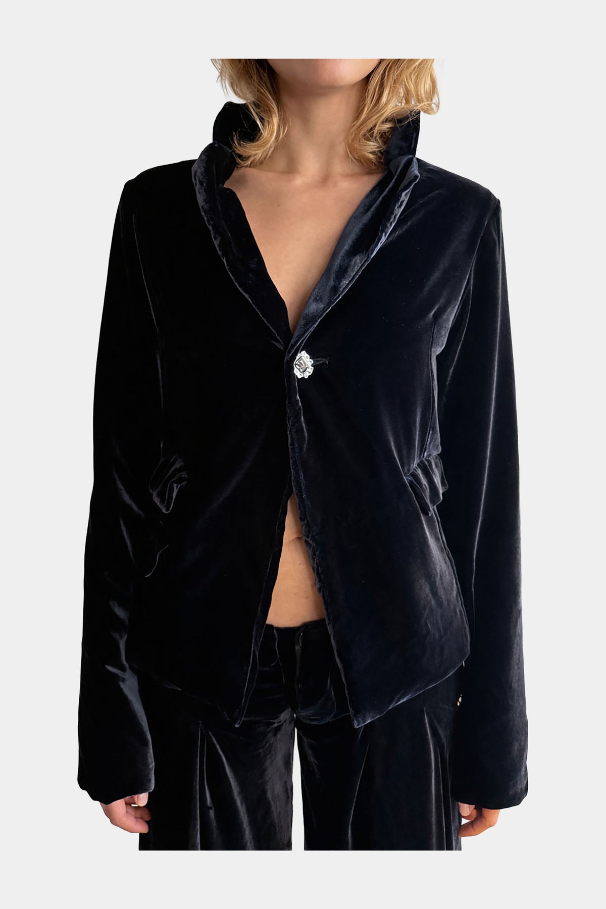 MYUS Arden Smoking Jacket zoom in 100% mulberry silk velvet with elbow pads