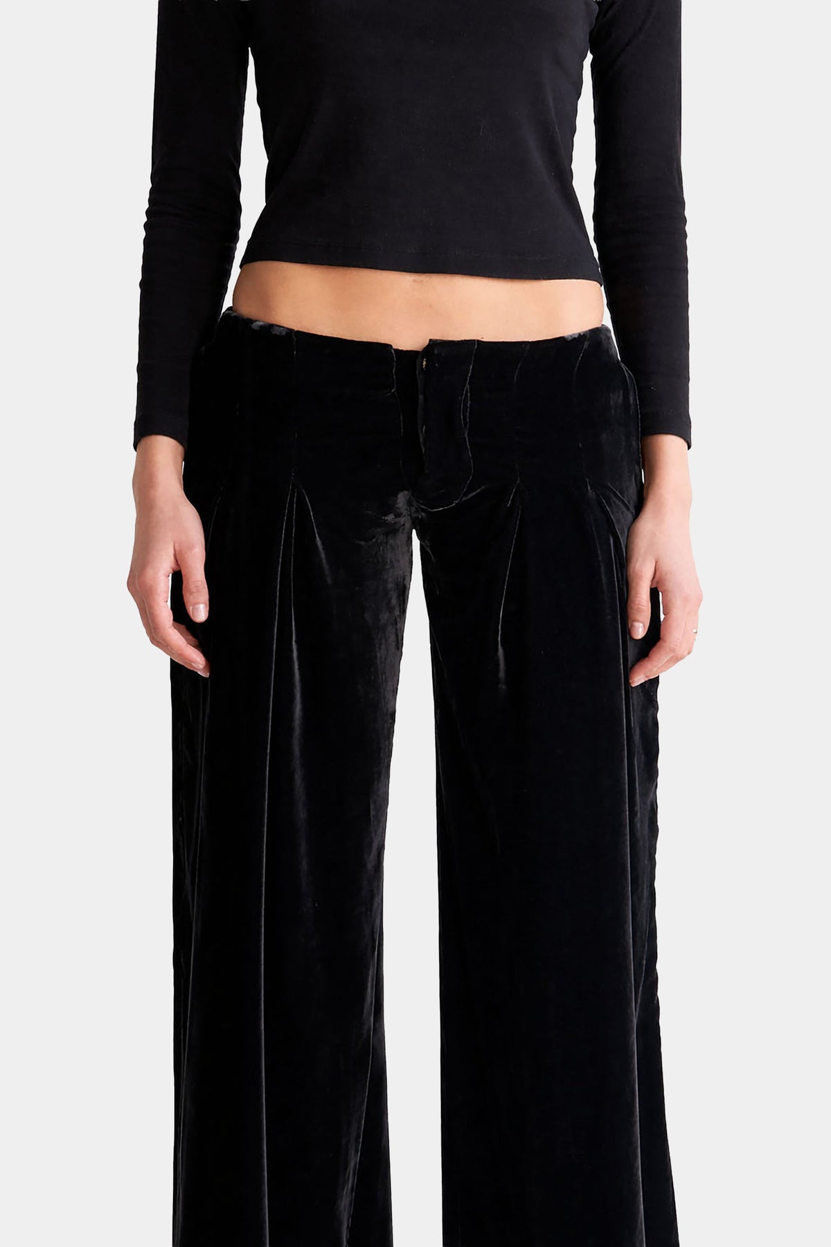 MYUS Arden Trouser zoom in 100% mulberry silk velvet wide leg silhouette